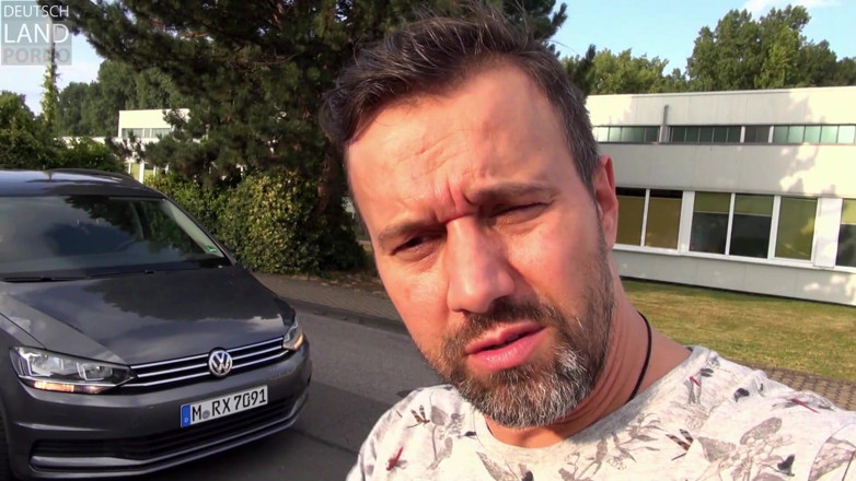 German Porn: Er is voldoende ruimte in de auto - schat.