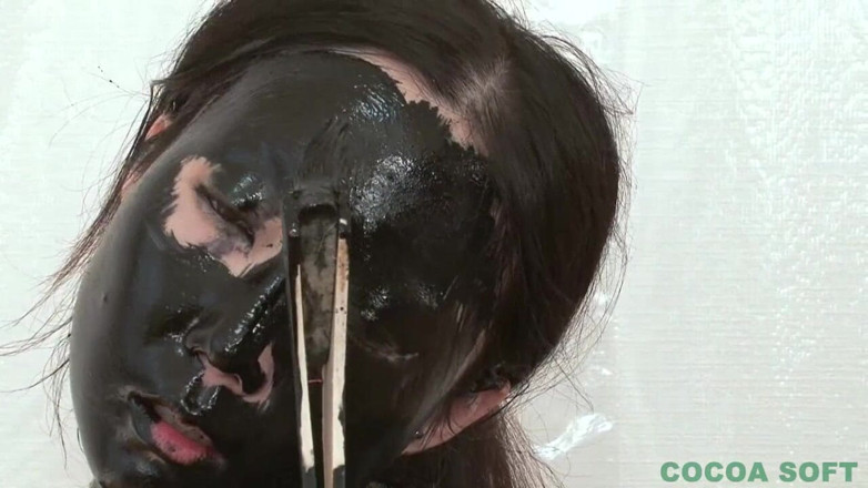 Cocoa Soft: Warna hitam untuk wanita muda Asia