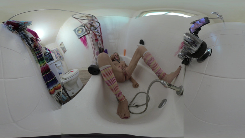 Lizzy Yum: Lizzy yum may 2025 masturbazione dilatando il bagno amatoriale al limite...