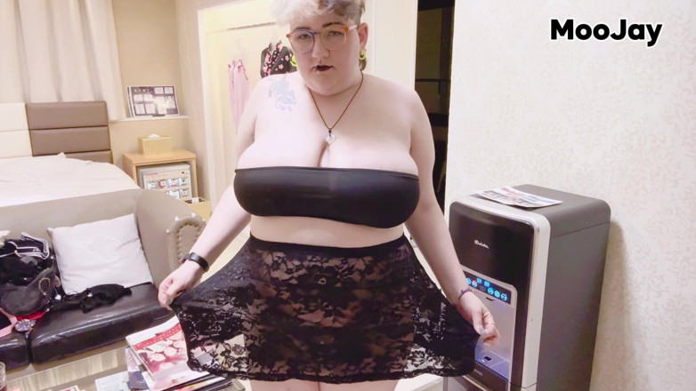 Moo Jay: POV Roleplay: Współlokator chce sprawdzić, czy jej strój jest zdzirowaty