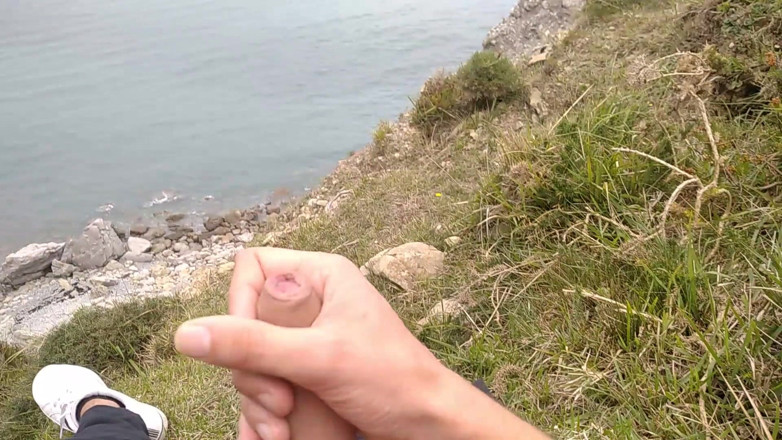 Elvissc: Un gran bel cazzo grosso e grosso viene sega sulla...
