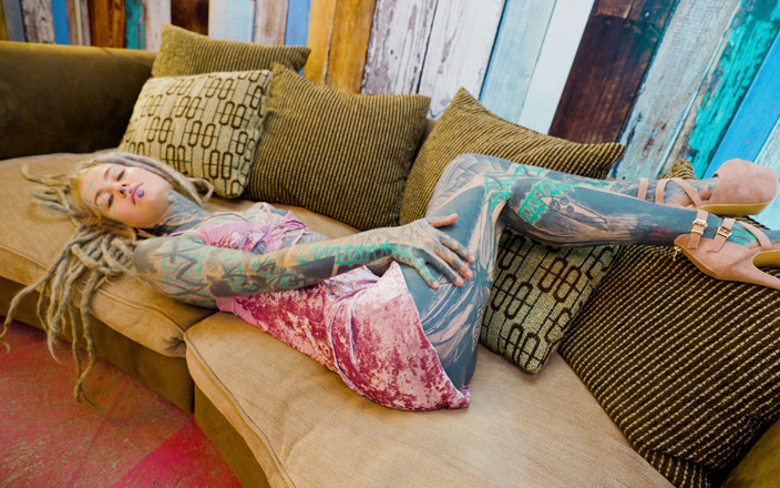 Z-Filmz: Sexig Alt Dreadhead flicka rider en stor kuk med hennes...
