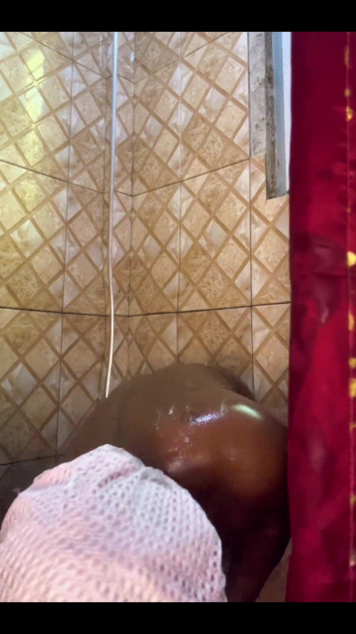 Anita wet pussy: Złoty prysznic