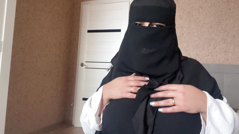 Lux Eva: Syrisches mädchen im hijab im rosa höschen zeigt ihre löcher
