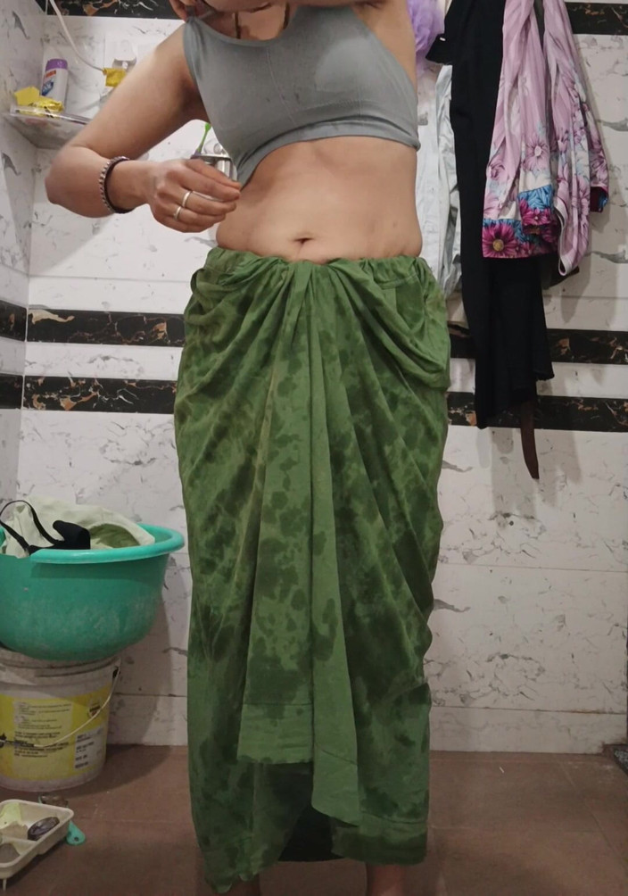 Priyahot77: Priya Bhabi groot poesje haar show