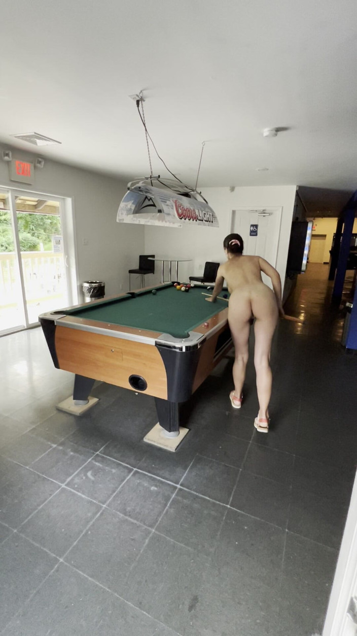SweetButtocks: Koule, cues a není co hodit