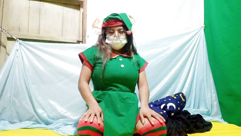 Martin13: Elf žena svádí své porno sledující a ukazuje svou růžovou vagínu