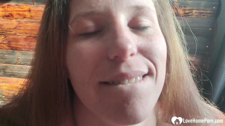 LoveHomePorn: Cette brune avait très faim de bite ce matin-là