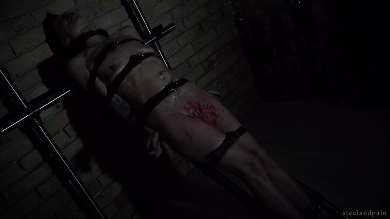 Steel and Pain Studio: Wax merah dan orgasme yang terganggu part1