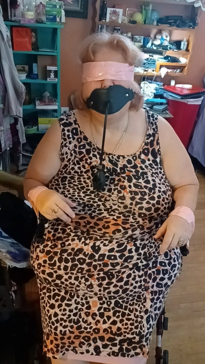 BBW nurse Vicki adventures with friends: Короткий клип с моим новым бондажем, связанной