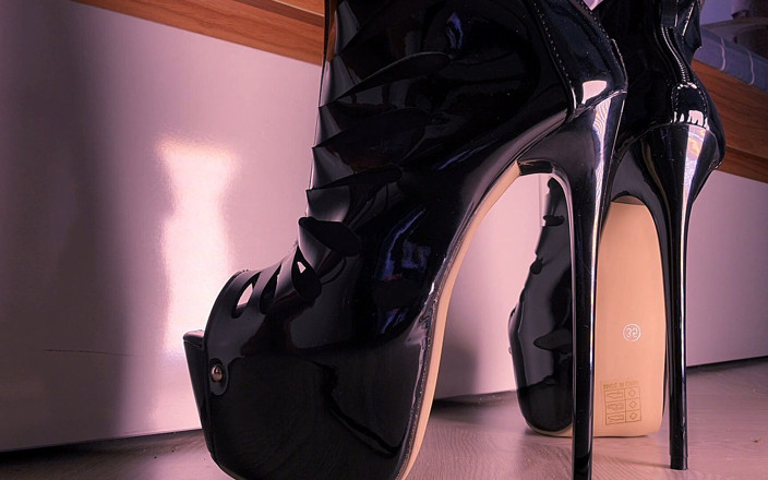 TattoedGirl666: Nylonowe stopy wysokie obcasy