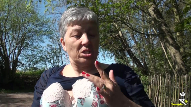 Dirty Doctors Clips: Les ennuis de voiture de Savana