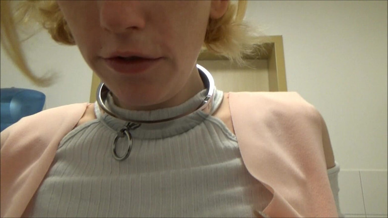 Slave Sophie: Une esclave sexuelle blonde utilisée dans les toilettes