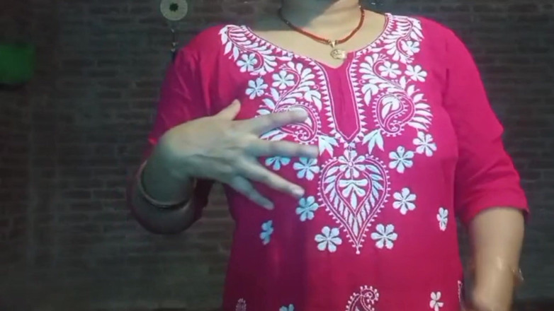 Manjushukla: Show de nudez e siririca.