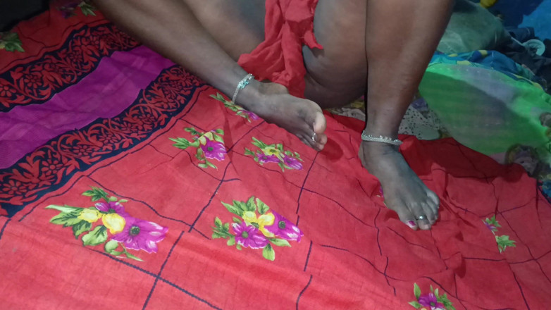 Riyadesi18: Kakak ipar desa india lagi ngeliat toket bugilnya dan ngentot...