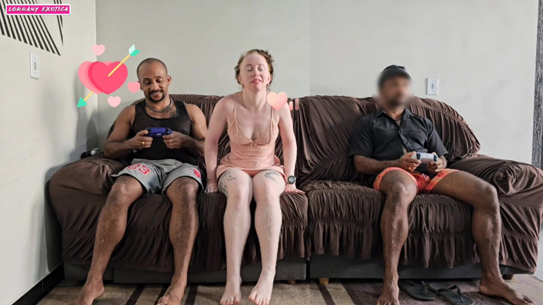 Lorrany exotica: Aku ngentot sahabat suamiku sendiri, dia malah ikutan main game...