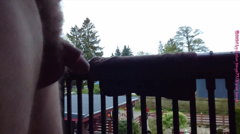 Carmen_Nylonjunge: Shake out the morning bed