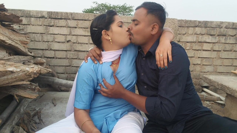 Sona bhabhi: 18 ani fată virgină studentă cu țâțe mari apăsați de fratele...