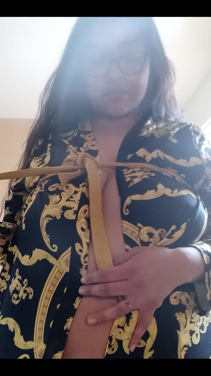 DeesDeepThroat: Evde yalnız