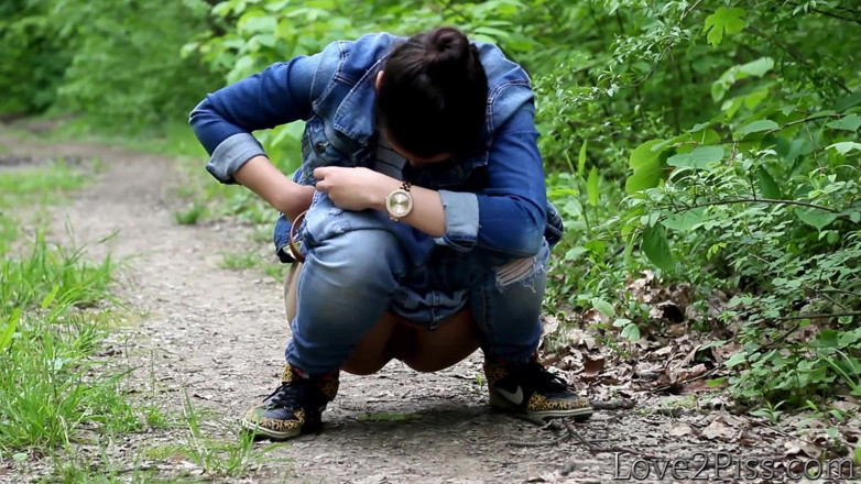 Love 2 Piss: Wycieranie liścia