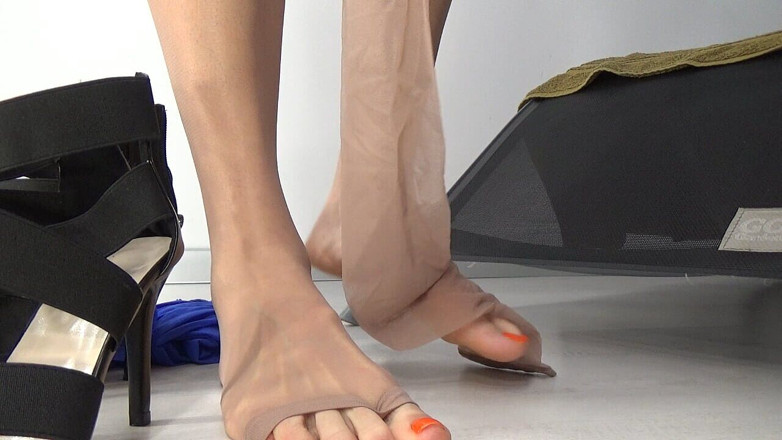 AnnaBUST: Pouze nohy 2