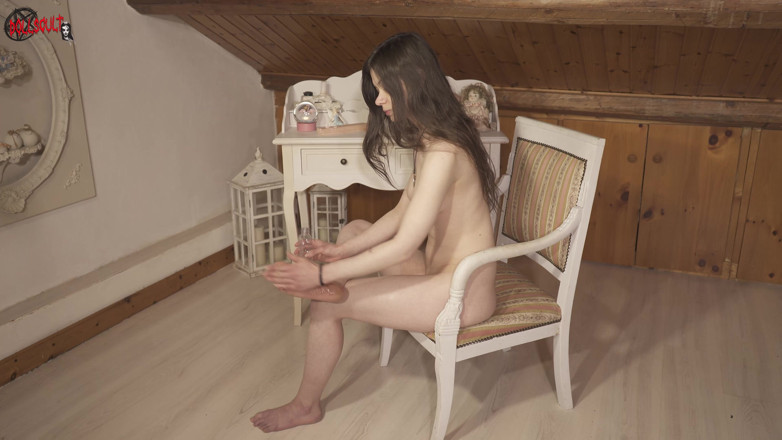 Dolls Cult: Pouvez-vous imaginer à quel point mes pieds sont doux après que...