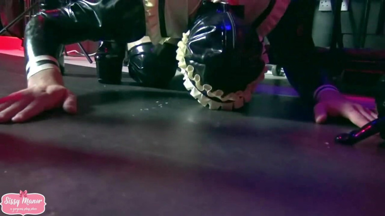 Lady Valeska: La sissy in lattice si umilia da sola e si...