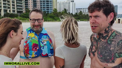 Immoral Live: Khloe Kapri et Chloe Temple font un trio devant sugardaddy...