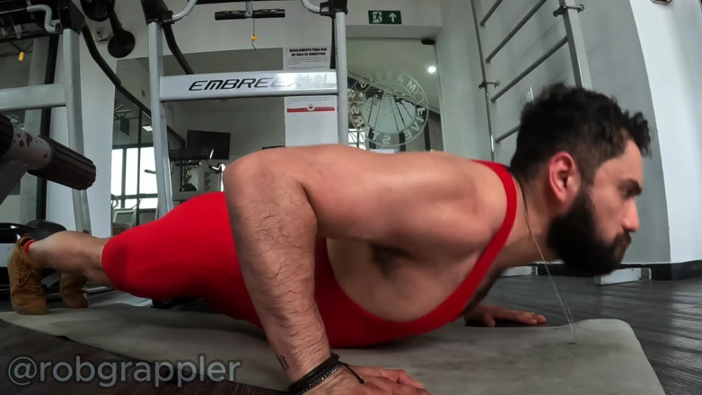 Robgrappler: Flettere e fare stretching in palestra