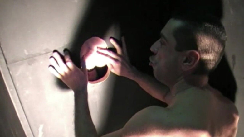 Gaybareback: Des vieux pervers baisent dans le sauna