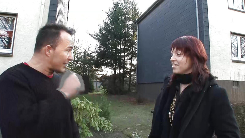 Deutsche XXX Filme: O tipă germană cu forme este futută tare în spatele mașinii