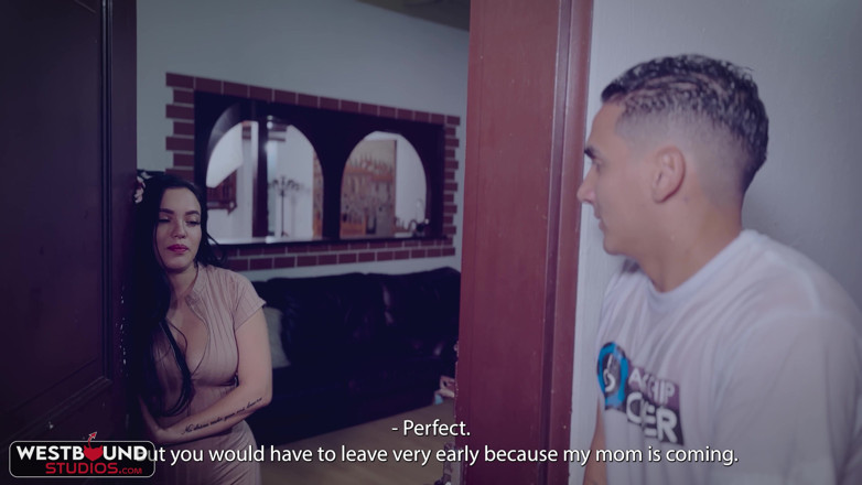 Run good girls: Tânăra latino Sofia Ruiz este futută în dormitorul ei de un...