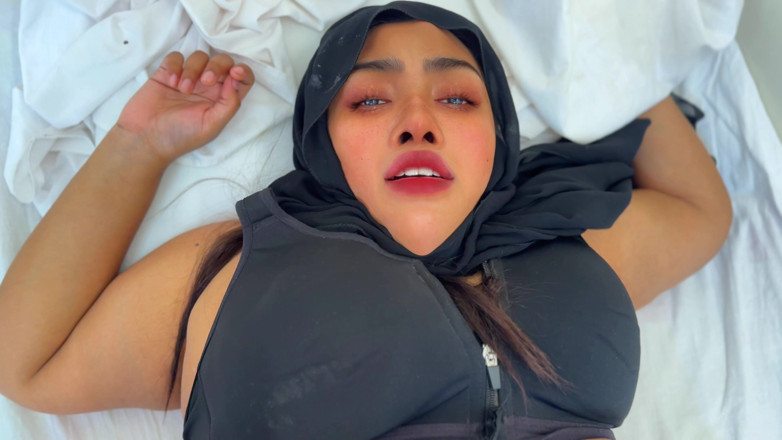 Aria Mia: Arabská macecha přijde z kanceláře a sundá si hidžáb &amp; Burqa...