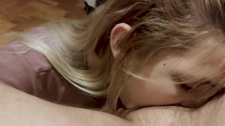 vuana: Una azione estrema di deepthroat da una miLF troia bionda...