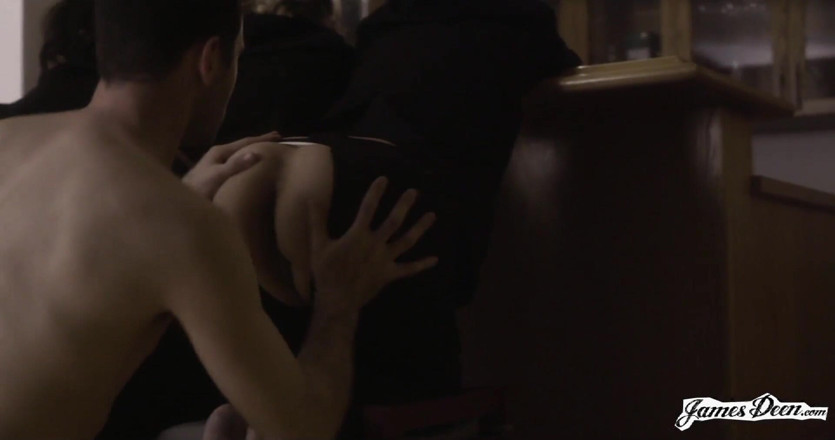James Deen: フェニックス・マリー、ダナ・ディアモンド、ケイシー・カルバートに逆輪姦アクションとジェームズ・ディーン