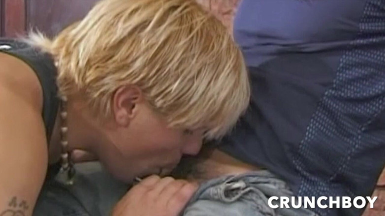 Crunch French bareback porn: Un joven se acuesta con un viejo