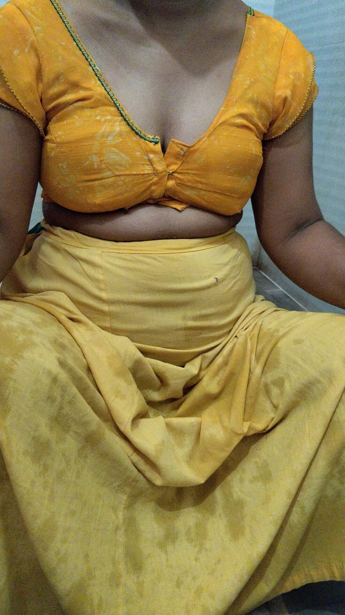 saira454: Adik tiri saira hot india lagi mandi