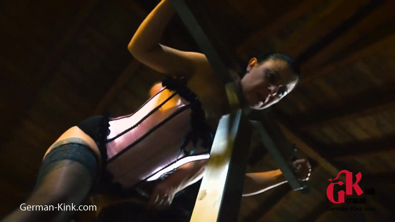 German Kink: Une brune soumise se fait bonder et dominer par son...