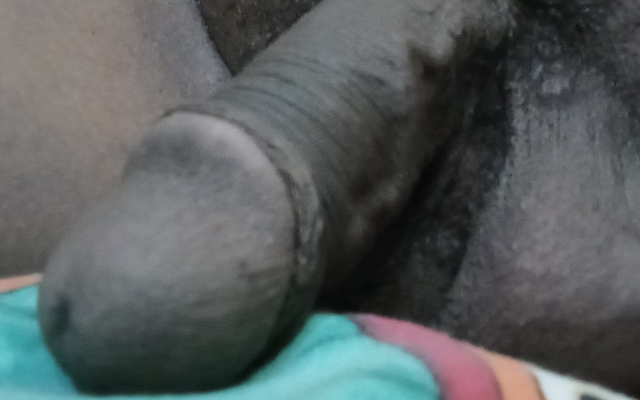 WeakenedEchelon0: Zakar hitam di atas katil