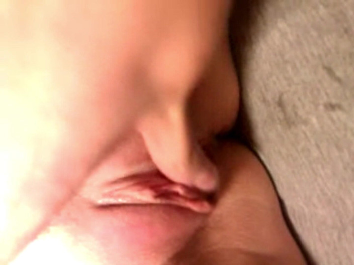 Dogging after dark: Istri nakal ini lagi asis dildo favoritnya!