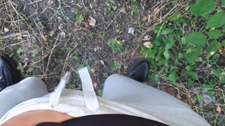 Lesbian-illusion: Trzy dziewczyny w stroju kąpielowym, szortach i dżinsach masturbuje się...