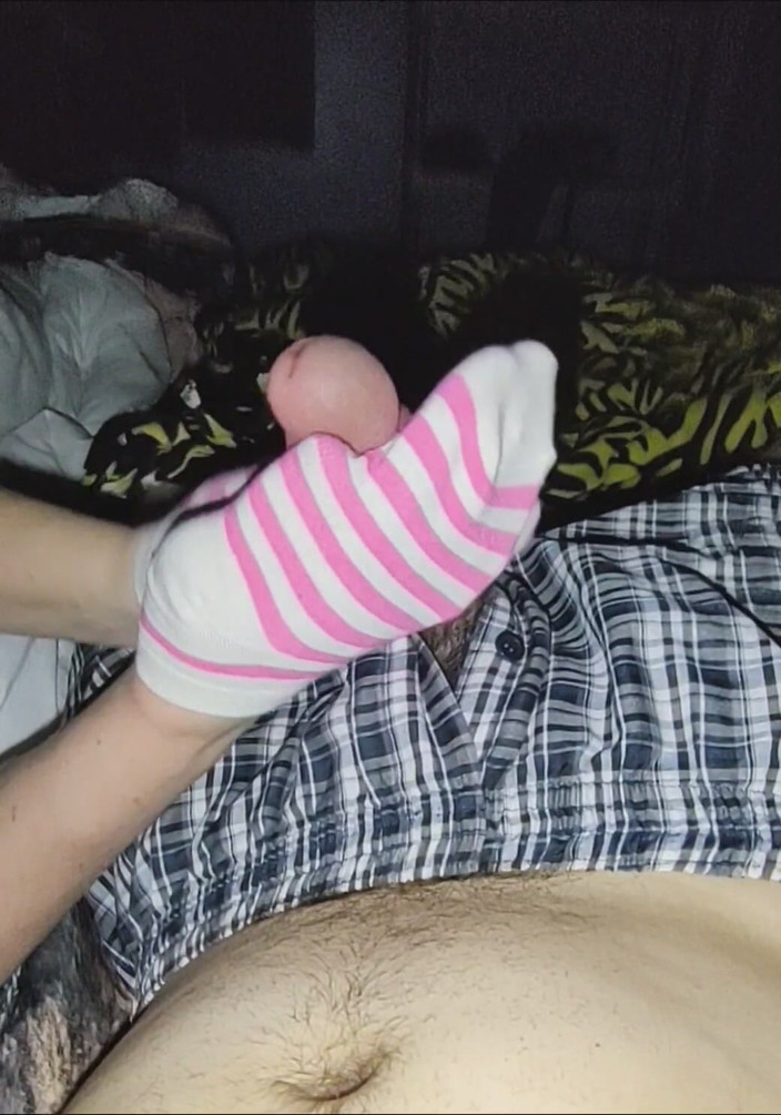 SocksAddict69: Labă cu sockjob roz și alb - spermă pe șosete