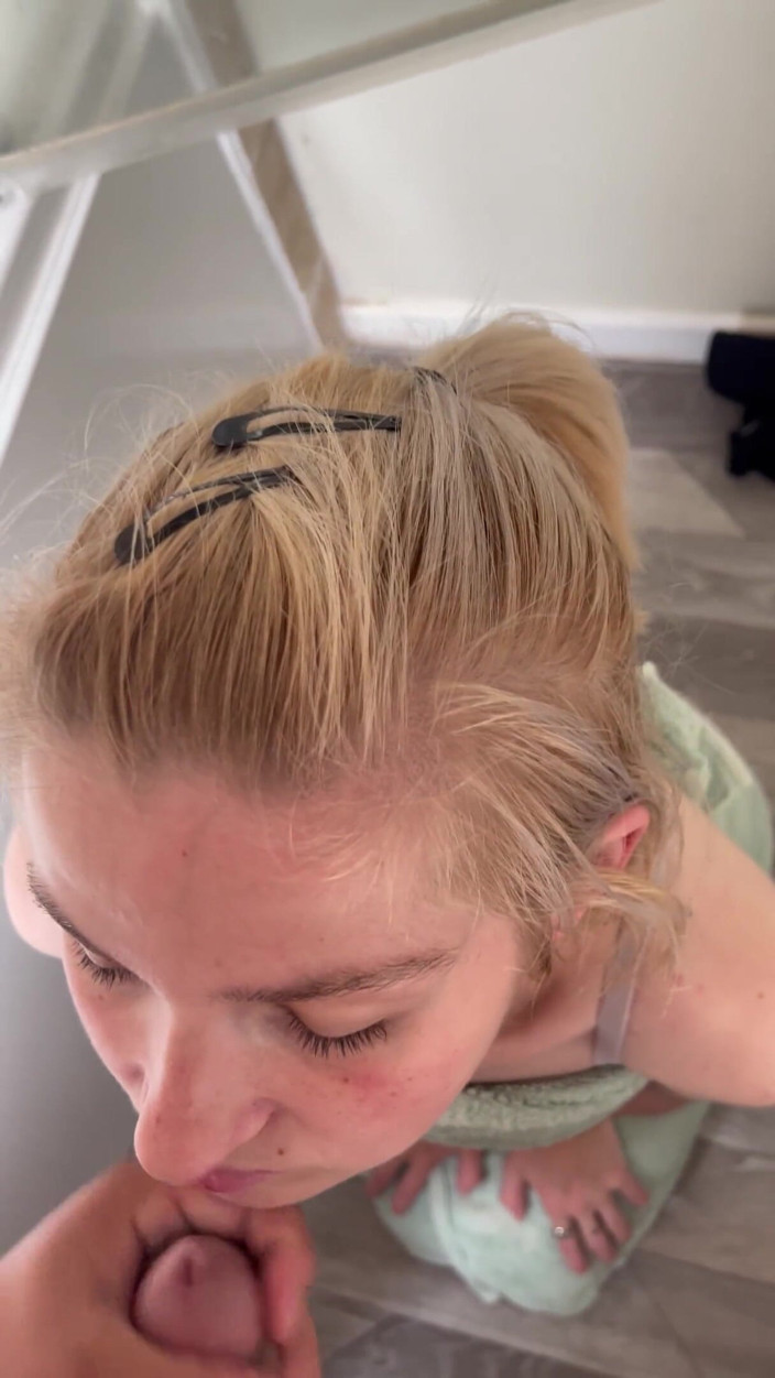 Teamfreeki: Blonde freundin, schmutzige gesichtsbesamung