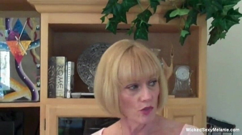Wicked Sexy Melanie: La nonna bionda tirando e succhia il cazzo poV
