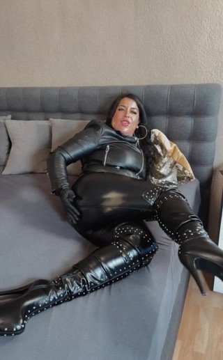 LadyAyse5: Adora a la chupada Leahter y paga