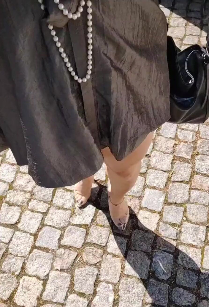 Joana Love: Procházka na hřbitově