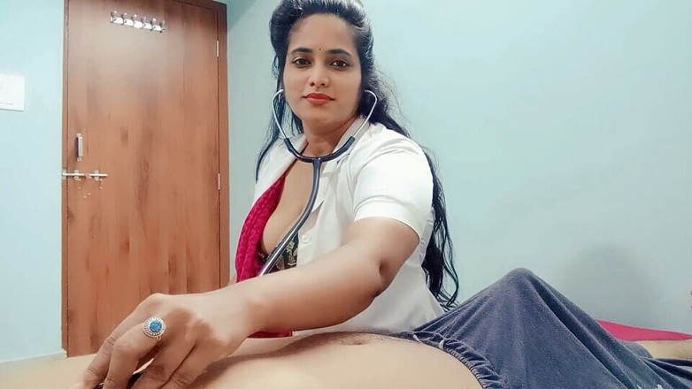 Your Arya: India tetona doctor follada por paciente