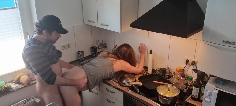VioletaSecrets: 18yo Dospívající Nevlastní Sestra V Prdeli V Kuchyni, Zatímco Všechno...
