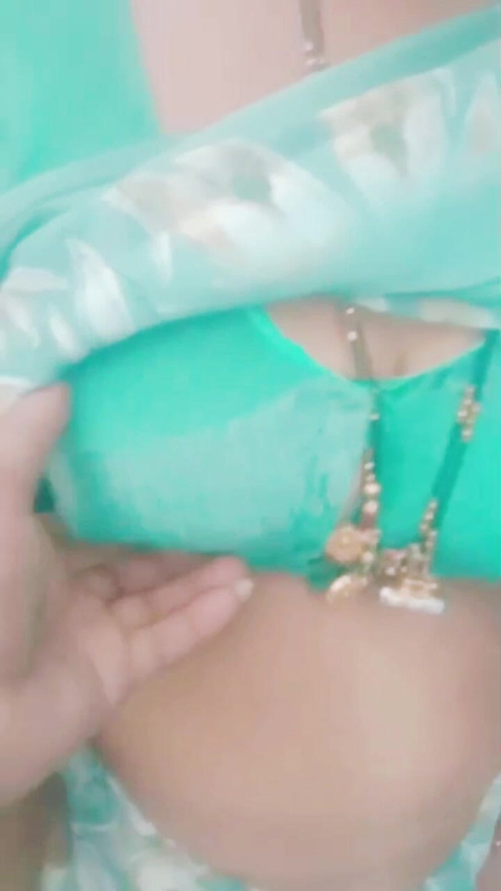 Pleasure couples ramp: Esposa mostra seu corpo para o marido e fode