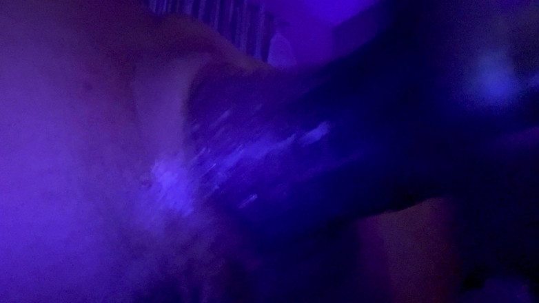 Candy47: Des putes à la machine à chatte baveuse se font baiser avec...